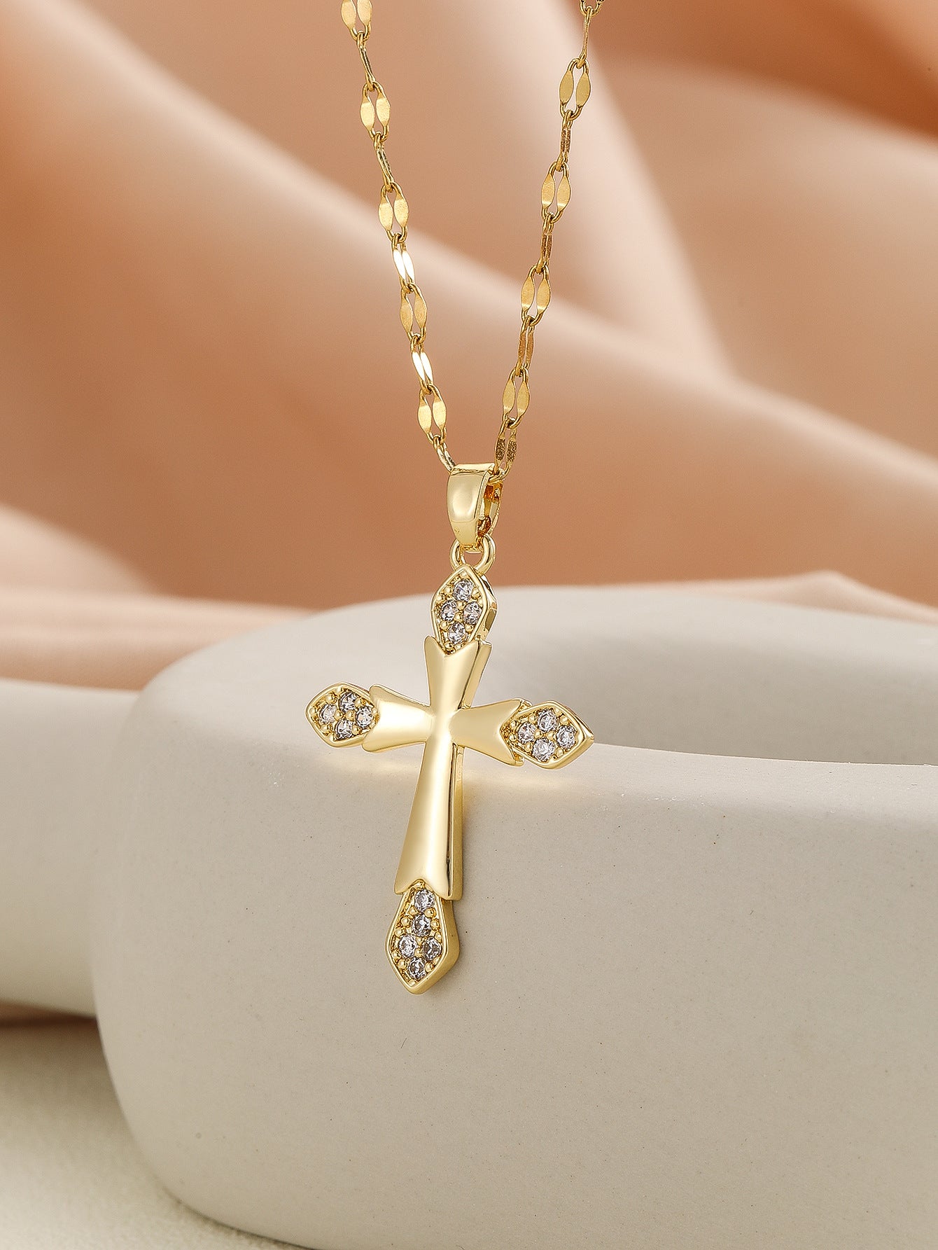 Personalized Cross Necklace with Micro-Inlaid Zirconium